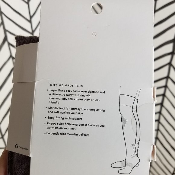 NWT lululemon savasana socks frosted mulberry - Picture 9 of 10